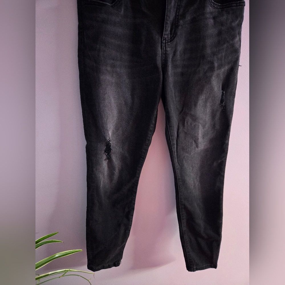 ​Kut from the Kloth Mia Toothpick Skinny Jeans – Distressed Black sz 6 - Picture 5 of 15